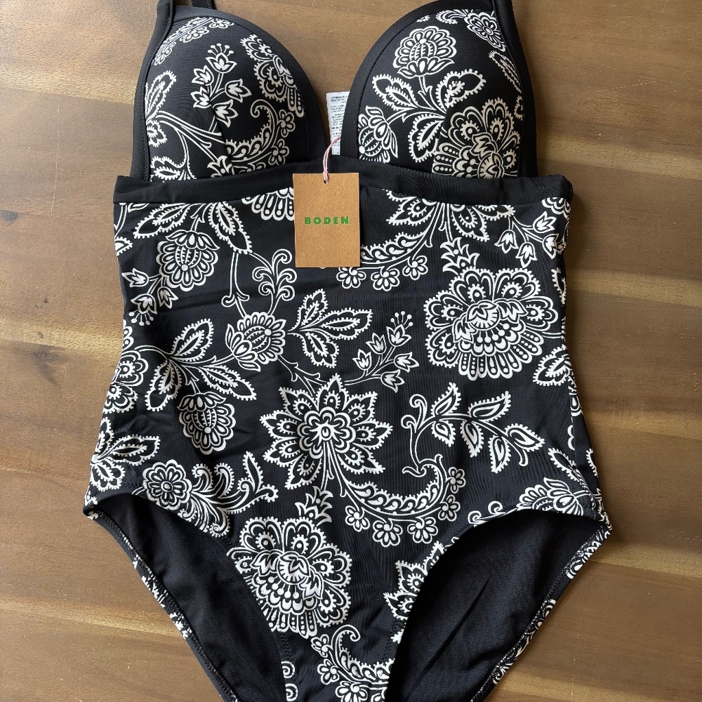 NWT boden Triangle Padded Swimsuit